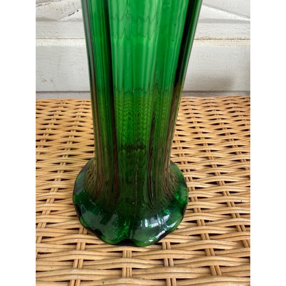 Antique Victorian Green Art Glass Fluted Flower Vase - Picture 3 of 15
